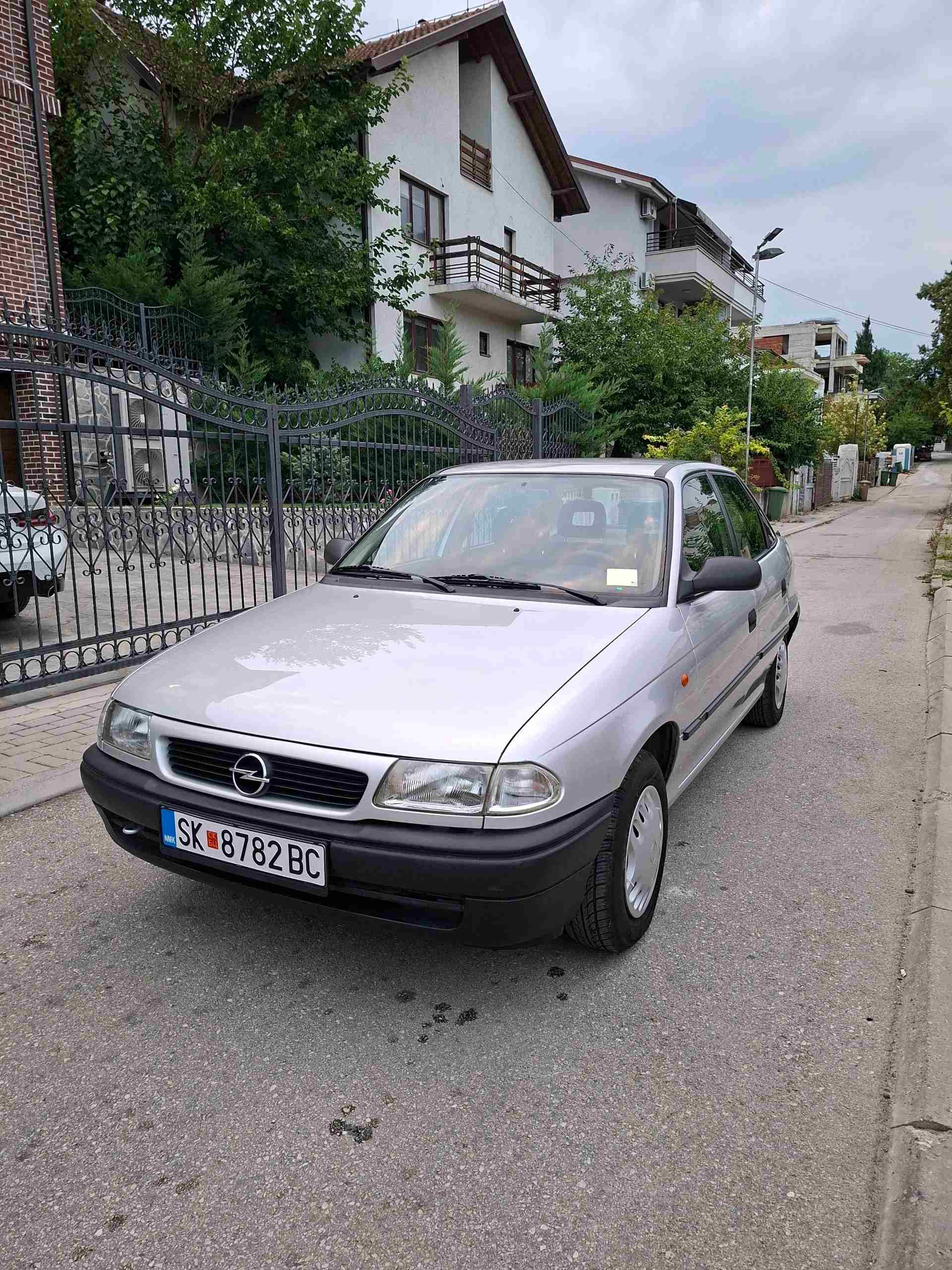 Opel Astra 1.4i