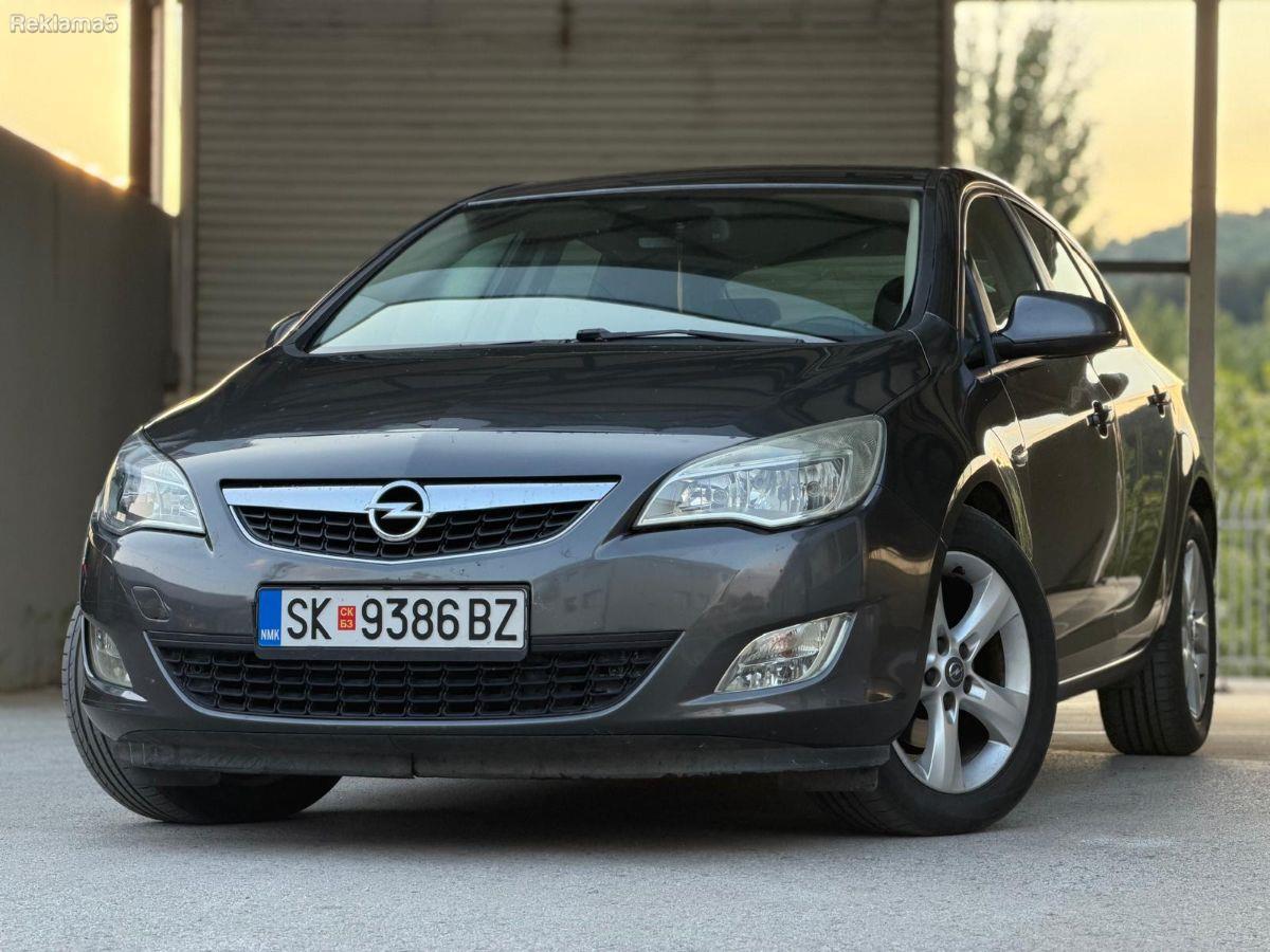 Opel Astra 1.7dizel 2011god!! Registrirana,novi gumi