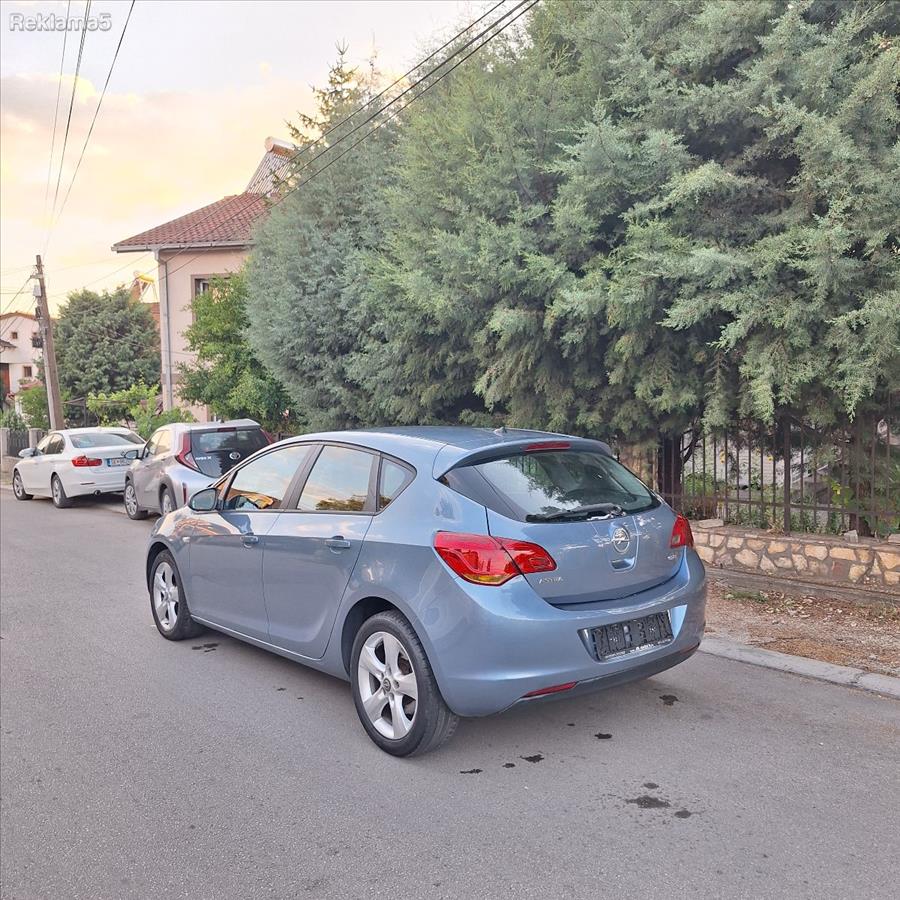 Opel Astra 1.7cdti 2011g